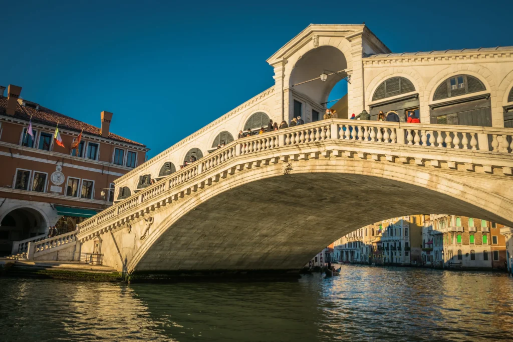 rialto bridge visiting venice